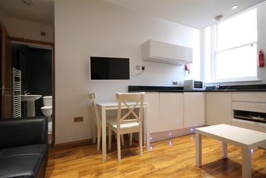 2 bed flat, Falconars Court, Newcastle Upon Tyne, Newcastle, NE15AS - Image 1